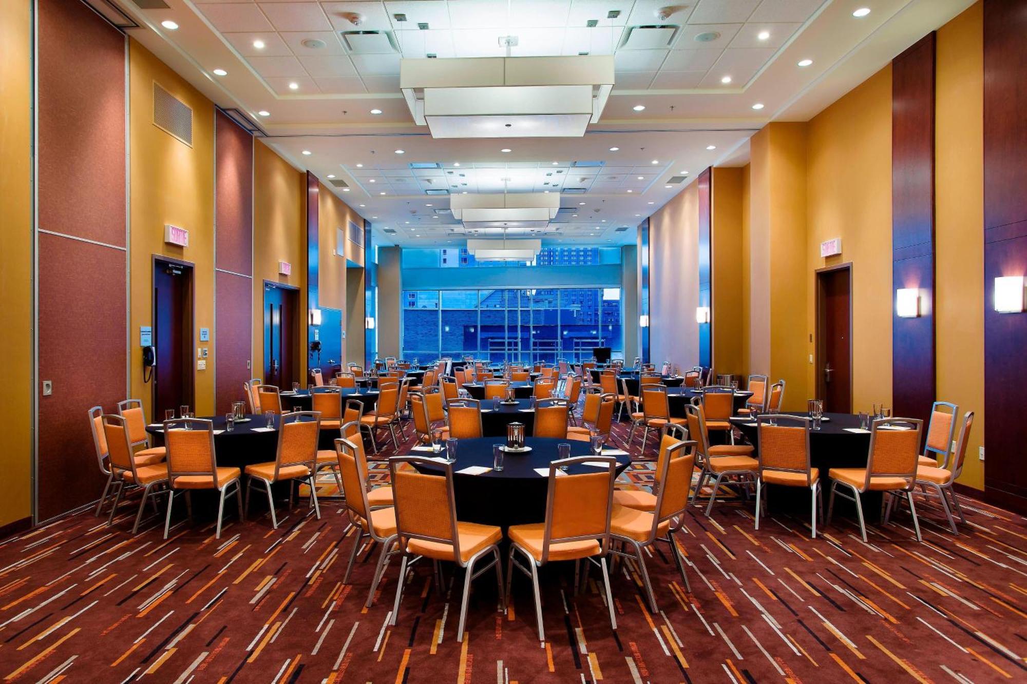 Courtyard Par Marriott Montreal Centre-Ville Экстерьер фото