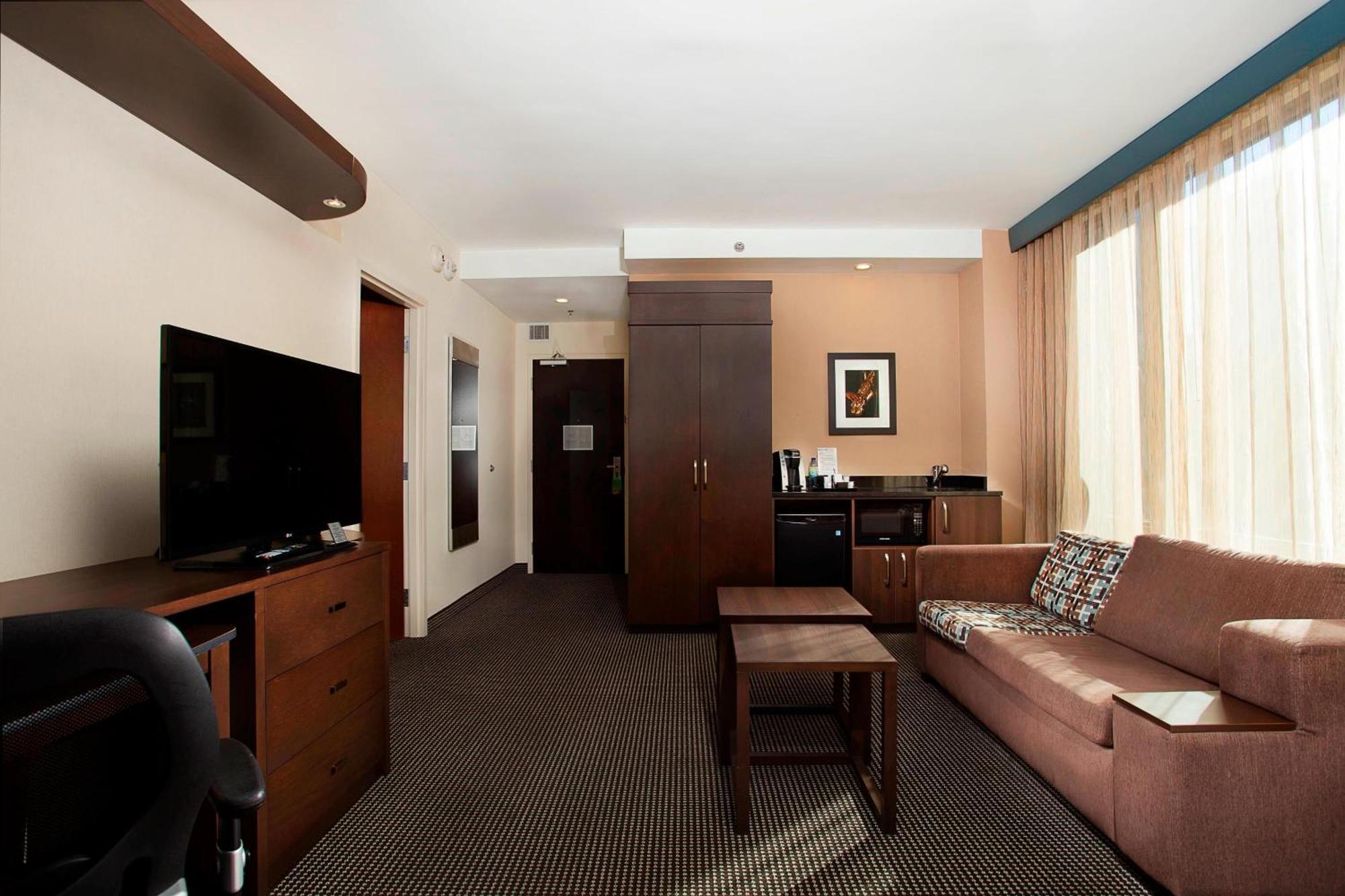 Courtyard Par Marriott Montreal Centre-Ville Экстерьер фото