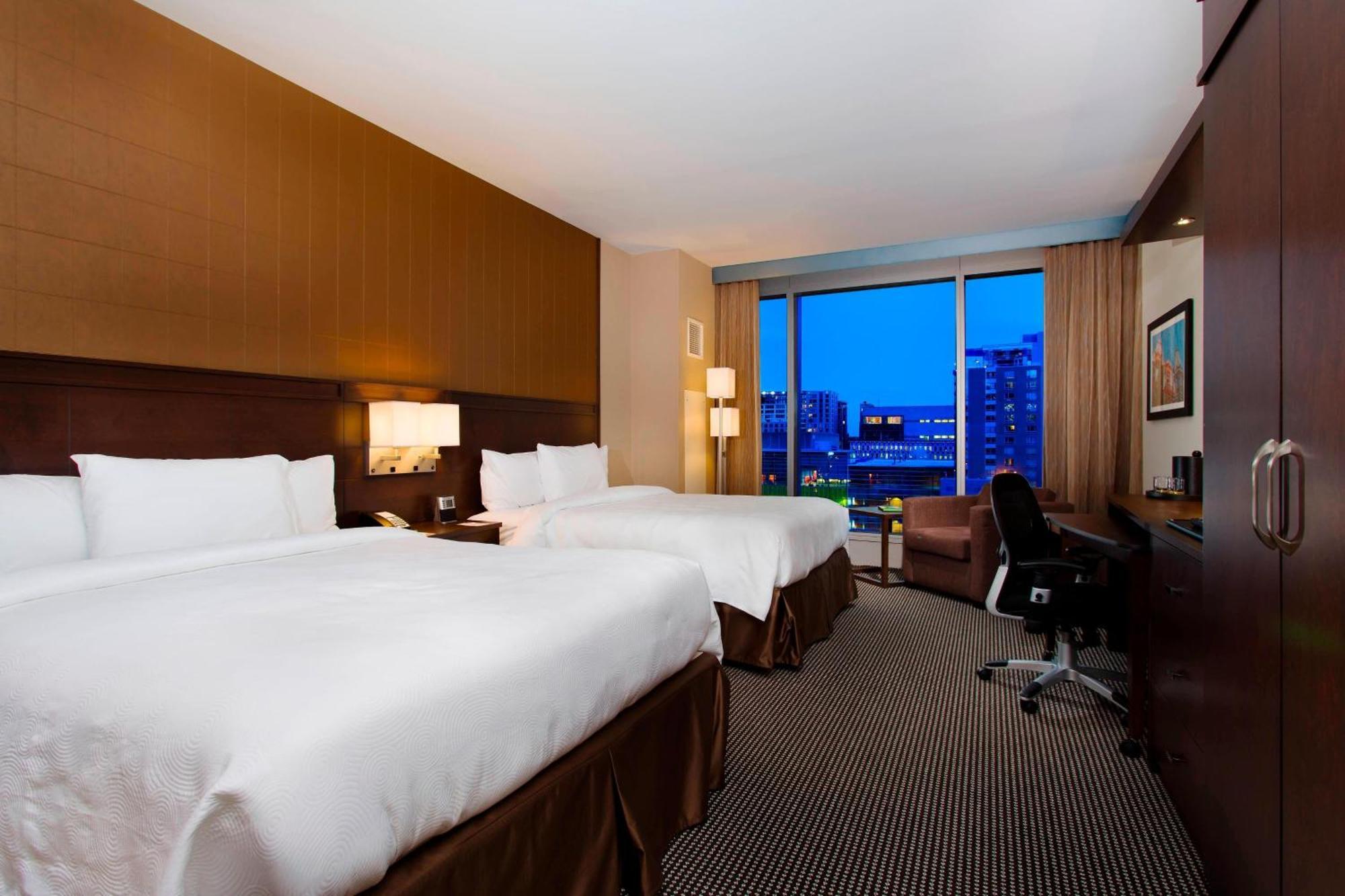 Courtyard Par Marriott Montreal Centre-Ville Экстерьер фото
