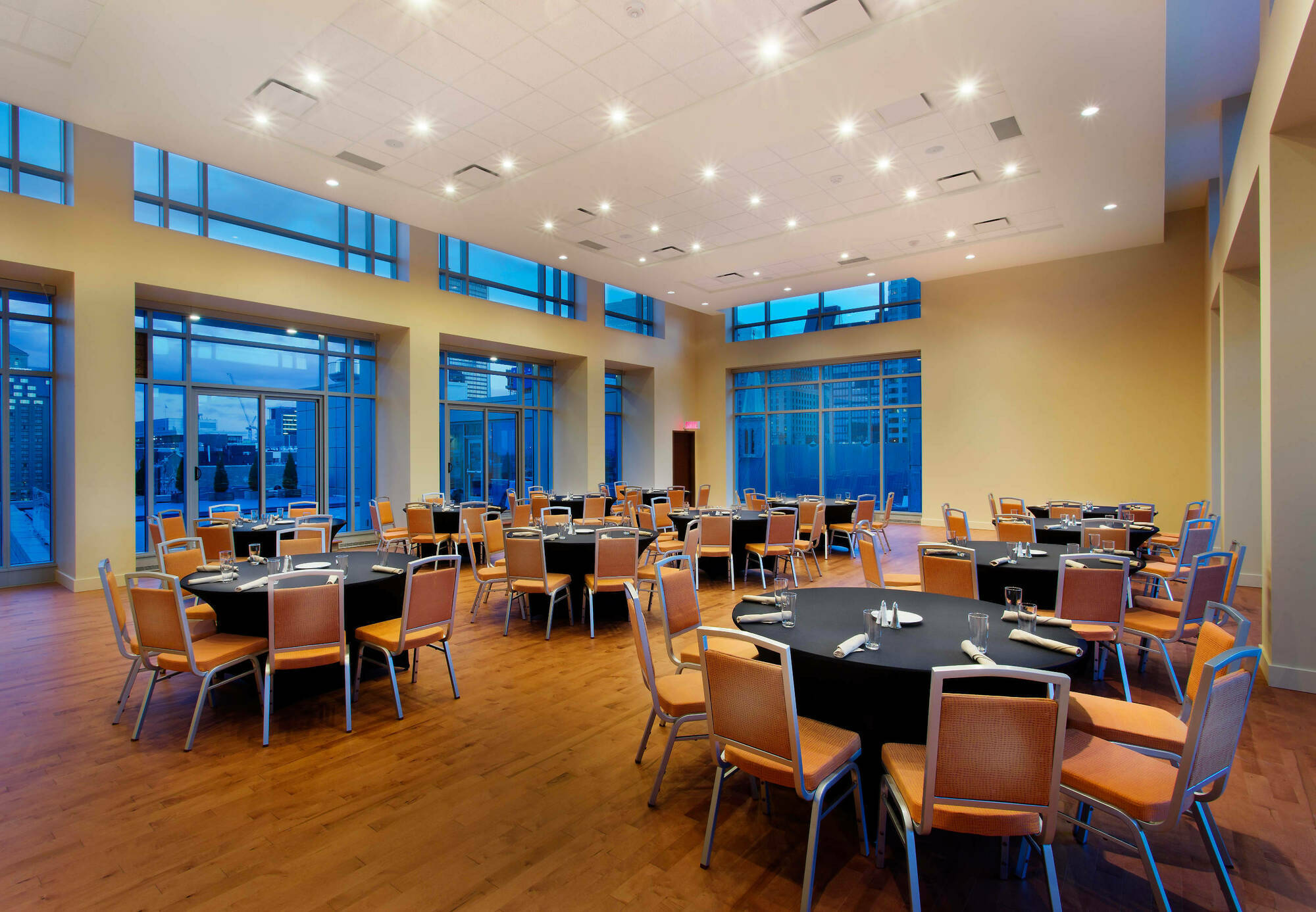 Courtyard Par Marriott Montreal Centre-Ville Экстерьер фото